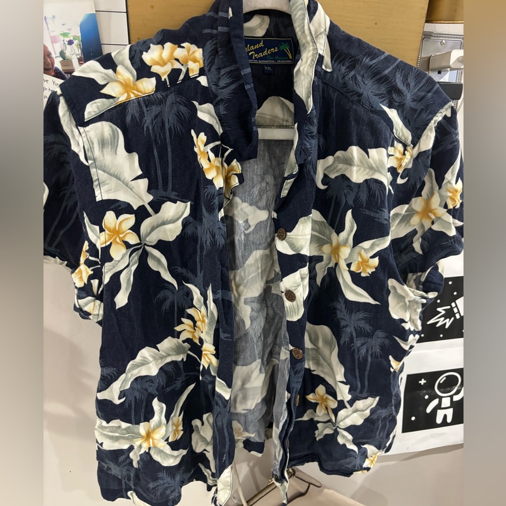 Women lightweight island traders button down